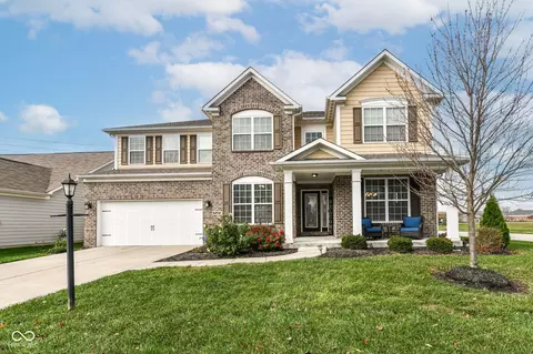 6252 Sugar Maple Dr, Zionsville, IN 46077