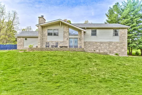 2005 Deer Lake Dr, Martinsville, IN 46151