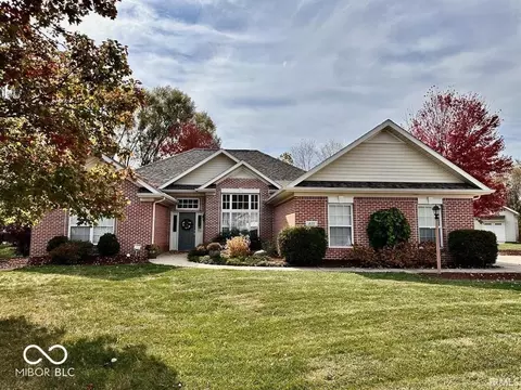 421 S Bridge Water Ln, Muncie, IN 47304