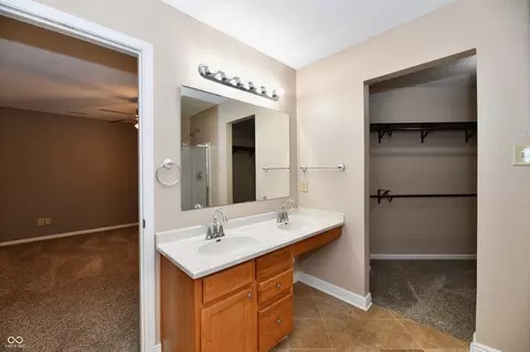 Bath - 9483 W Quarter Moon Dr, Pendleton, IN 46064 photo 2 of 2