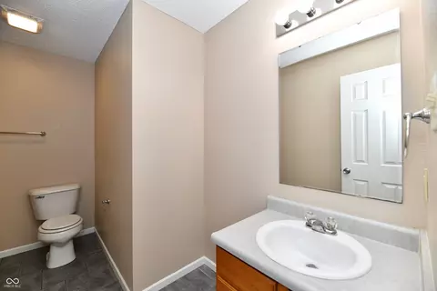 Bath - 9483 W Quarter Moon Dr, Pendleton, IN 46064 photo 1 of 2