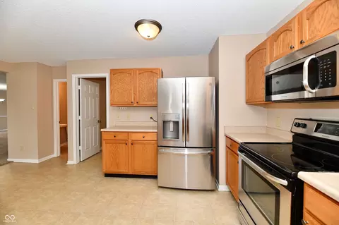 Kitchen - 9483 W Quarter Moon Dr, Pendleton, IN 46064 photo 2 of 2
