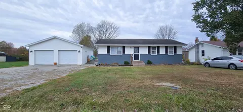 5174 S Vine St, Columbus, IN 47201