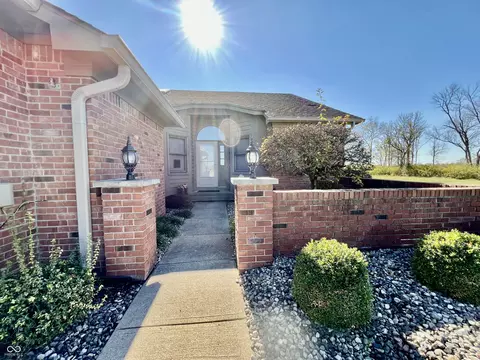 1334 Country Creek Cir #C2, Shelbyville, IN 46176