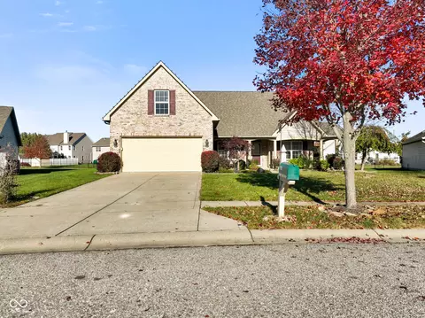 998 Youngs Creek Dr, Franklin, IN 46131