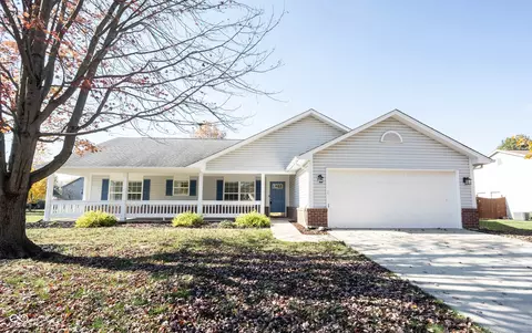 13852 Cypress Dr, Fishers, IN 46038