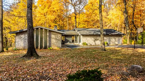 5868 Brendon Forest Dr, Indianapolis, IN 46226