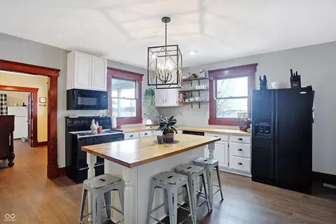 Kitchen - 5982 W State Road 38, Pendleton, IN 46064 photo 2 of 5