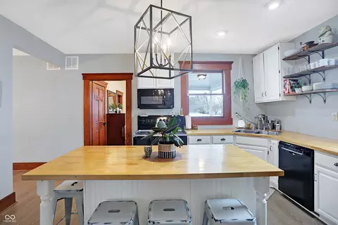 Kitchen - 5982 W State Road 38, Pendleton, IN 46064 photo 5 of 5