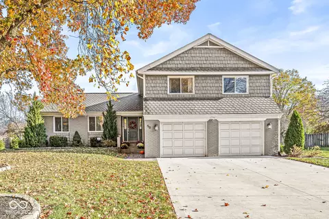 50 Village Ct, Zionsville, IN 46077
