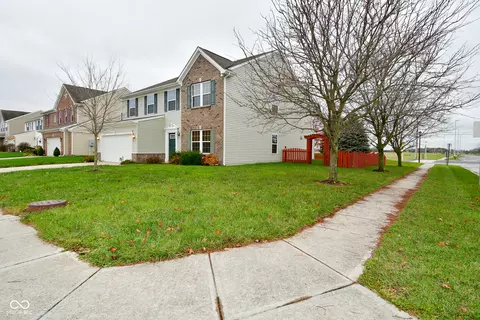 3100 Underwood Dr, Whiteland, IN 46184