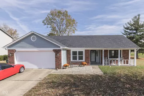 993 Vicksburg North Dr, Greenwood, IN 46143