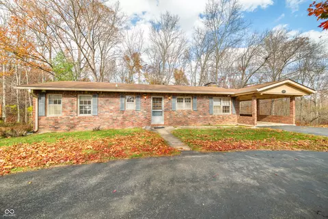 459 Artist Dr, Nashville, IN 47448
