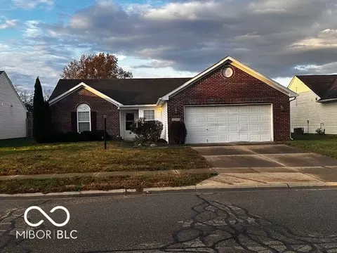 2210 Lakecrest Dr, Columbus, IN 47201