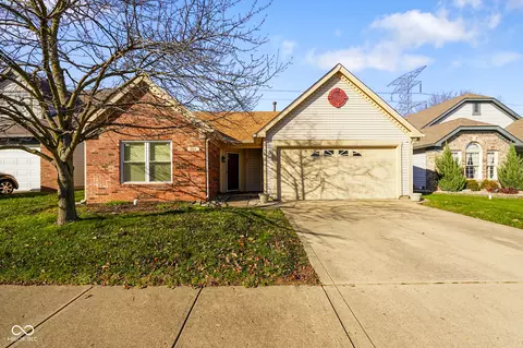352 Lake Ridge Ln, Greenwood, IN 46142