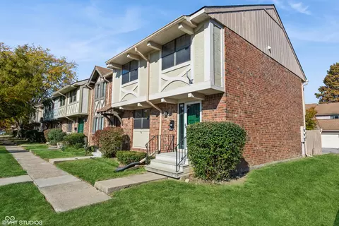 8123 Bromley Pl, Indianapolis, IN 46219