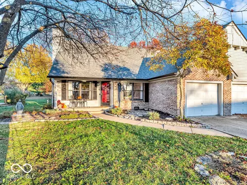 211 Black Maple Ct, Greenwood, IN 46143