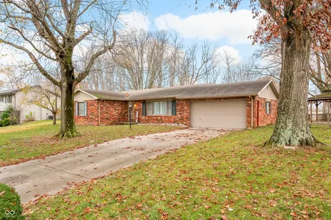 631 Whittier Dr, Seymour, IN 47274