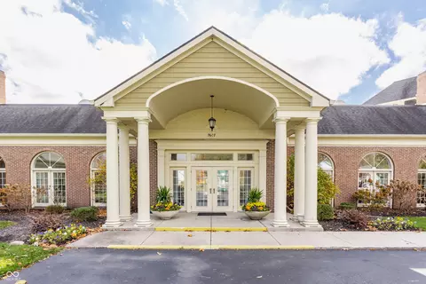 7601 Newport Bay Dr #219, Indianapolis, IN 46240