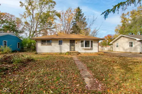 150 N Eighth St, Zionsville, IN 46077