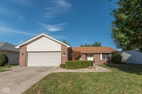 3740 Briar Hill Way, Columbus, IN 47203