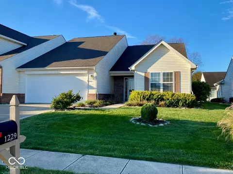 1229 Spencer Dr, Greenwood, IN 46143
