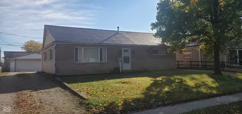 613 Gooseberry Ln, Greenwood, IN 46143