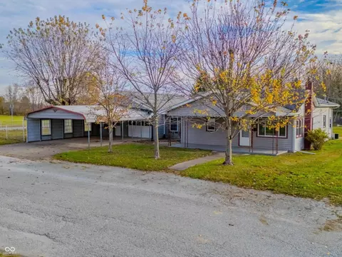 943 N 12th St, Elwood, IN 46036