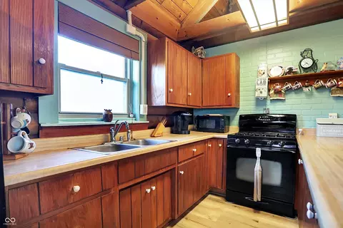 Kitchen - 7940 S 650 W, Pendleton, IN 46064 photo 3 of 6