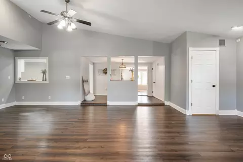 Living - 914 Maple St, Middletown, IN 47356 photo 1 of 7