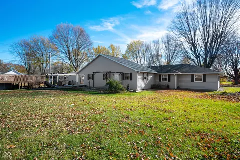 Exterior - 914 Maple St, Middletown, IN 47356 photo 2 of 7