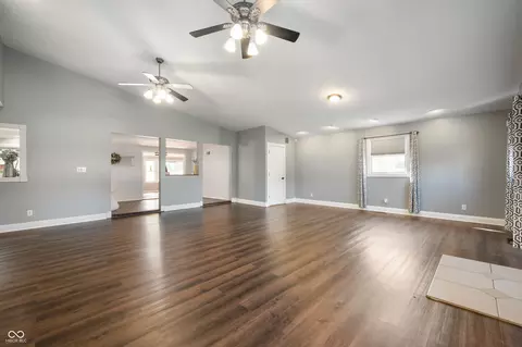 Living - 914 Maple St, Middletown, IN 47356 photo 2 of 7