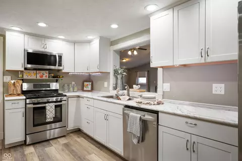 Kitchen - 914 Maple St, Middletown, IN 47356 photo 3 of 3