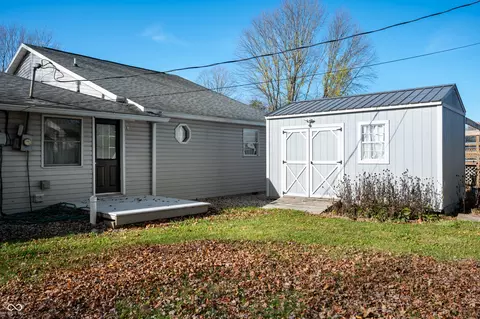Exterior - 914 Maple St, Middletown, IN 47356 photo 5 of 7