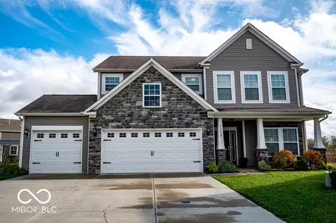 2059 Deer Valley Ct, Columbus, IN 47201