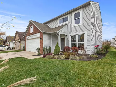 6751 Wimbledon Dr, Zionsville, IN 46077
