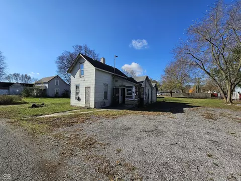 108 S Center St, Maxwell, IN 46154