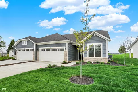 1633 Clover Crossing Dr, Greenfield, IN 46140