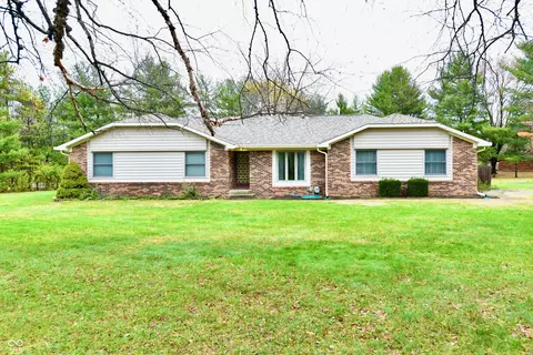 5916 Darlene Dr, Greenwood, IN 46143