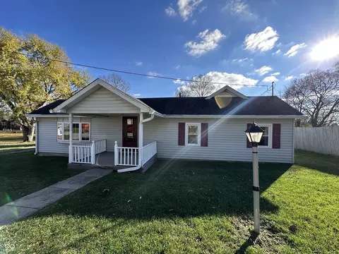 7 W Columbia St, Roachdale, IN 46172