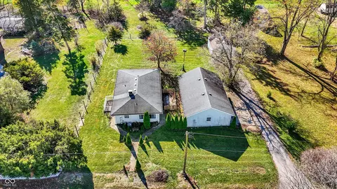 67 E Walnut St, Fountaintown, IN 46130