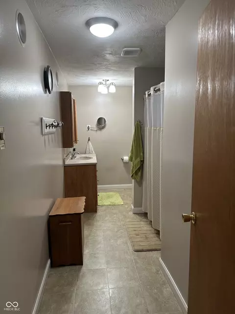 Bath - 8616 S 750 W, Pendleton, IN 46064 photo 1 of 5