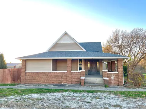 54 N Grant St, Cloverdale, IN 46120