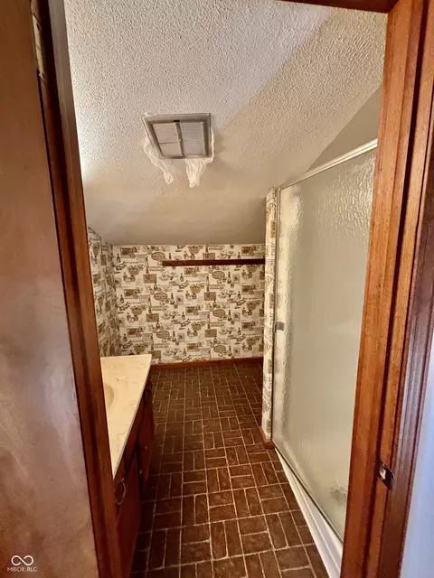 Bath - 111 N Eugene Ave, Cayuga, IN 47928 photo 4 of 6