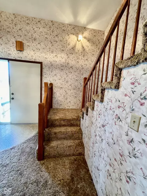 Entry Way - 111 N Eugene Ave, Cayuga, IN 47928 photo 4 of 13