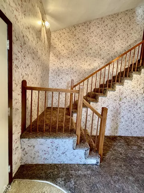 Entry Way - 111 N Eugene Ave, Cayuga, IN 47928 photo 3 of 13