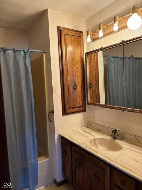 Bath - 111 N Eugene Ave, Cayuga, IN 47928 photo 1 of 6