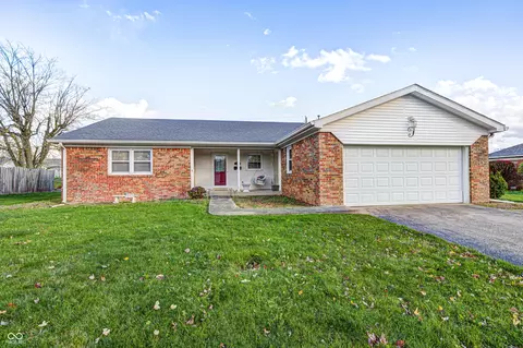 413 Edgewood Dr, Lebanon, IN 46052