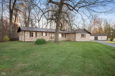7797 N Wilbur Wright Rd, Mooreland, IN 47360