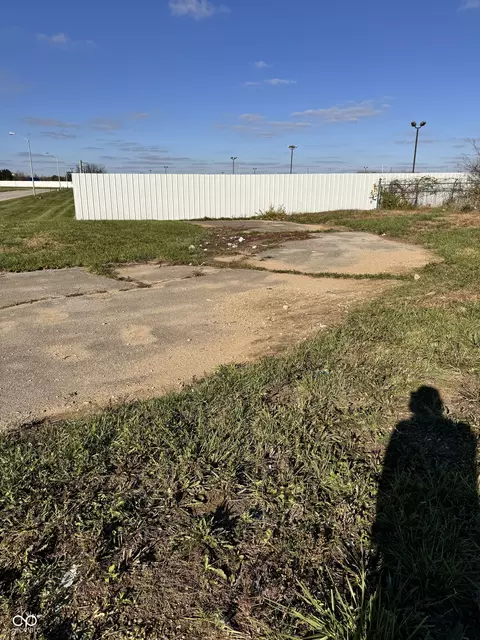 Undisclosed, Indianapolis, IN 46254 photo 4